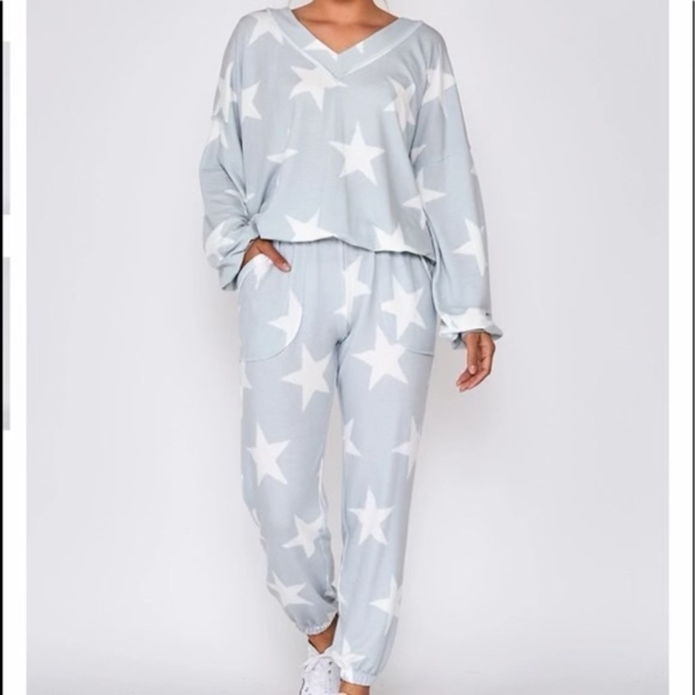 Peach Love Loungewear set. Star pattern in White and Gray/Blue hue. Size Large